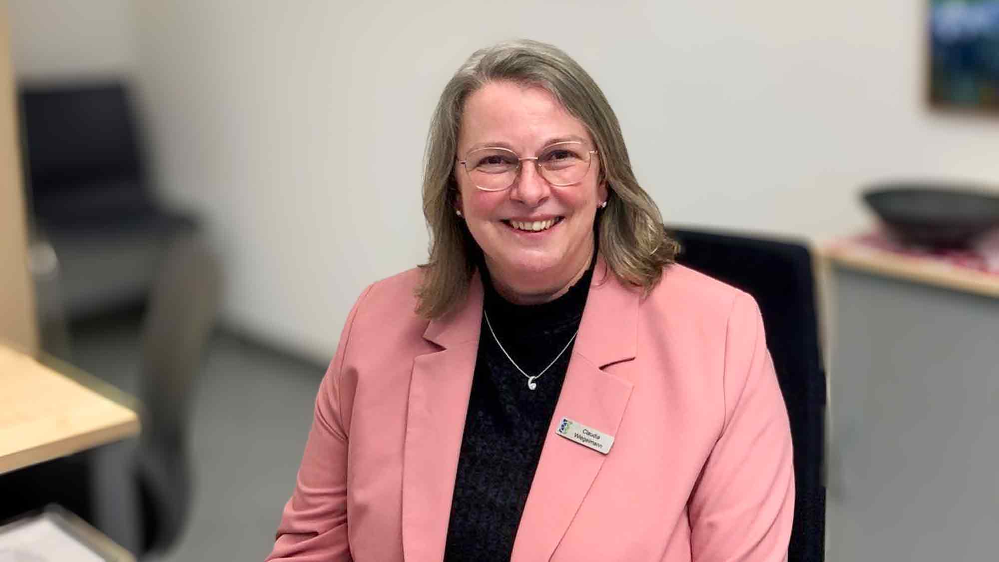 Gütersloh: Claudia Wiegelmann übernimmt den neuen Fachbereich 33 »Bürgerangelegenheiten und Ausländerangelegenheiten« Gütersloh: Claudia Wiegelmann übernimmt den neuen Fachbereich 33 »Bürgerangelegenheiten und Ausländerangelegenheiten«