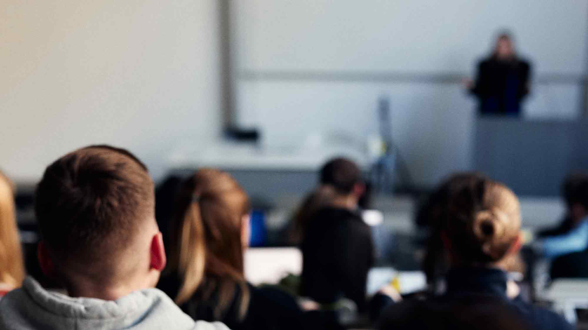 Hochschulen qualifizieren zugewanderte Fachkräfte für den hiesigen Arbeitsmarkt