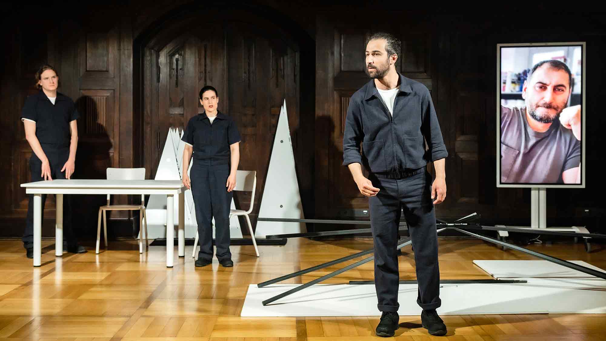 Landgericht Münster: erneut auf dem Spielplan – Tuğsal Moğul »And Now Hanau«, Uraufführung, 11. Februar 2025 Landgericht Münster: erneut auf dem Spielplan – Tuğsal Moğul »And Now Hanau«, Uraufführung, 11. Februar 2025