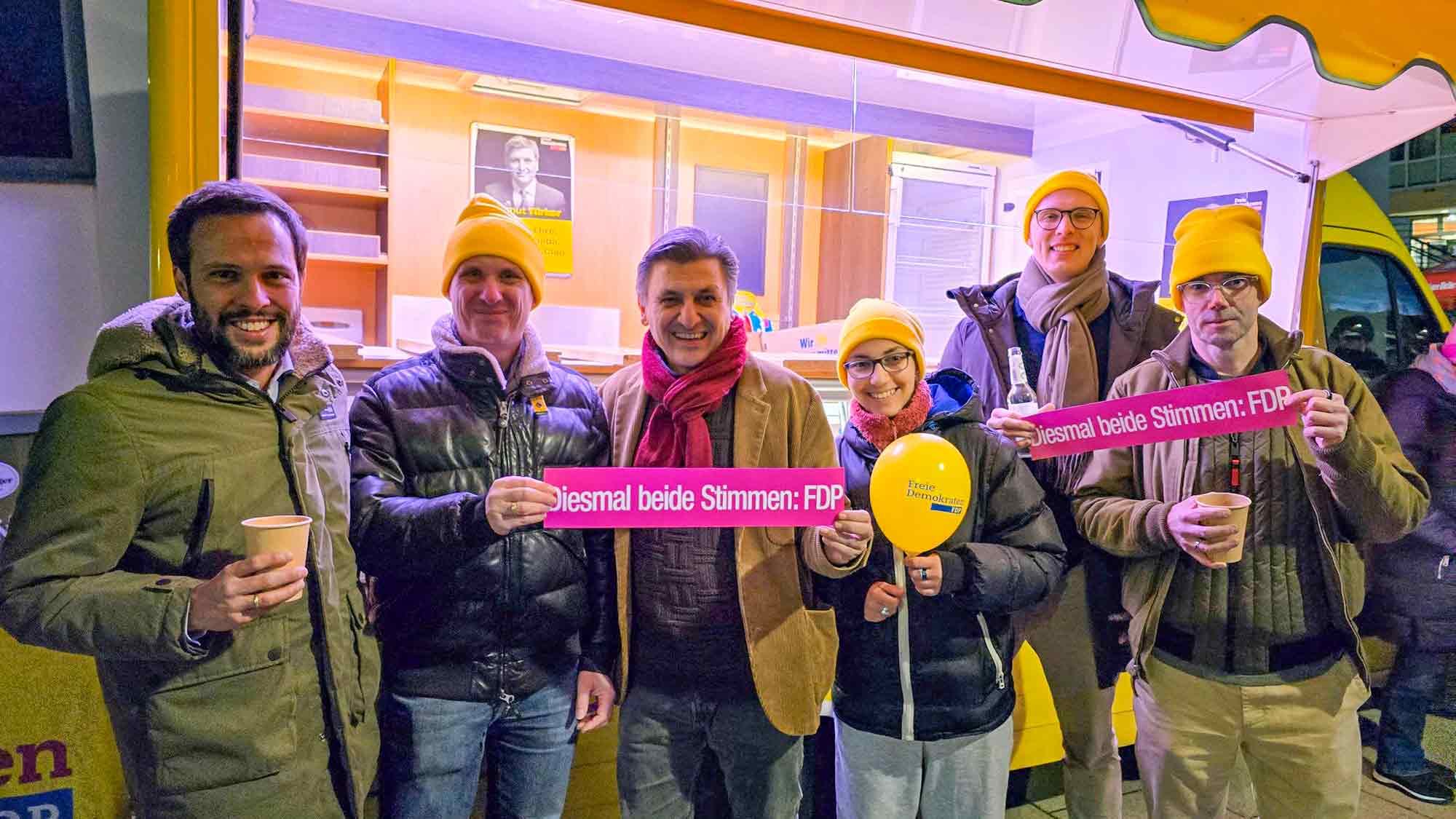 Großeinsatz für die Gelbmützen – Haarer Liberale unterstützen ortsübergreifend den Bürgerdialog Großeinsatz für die Gelbmützen – Haarer Liberale unterstützen ortsübergreifend den Bürgerdialog